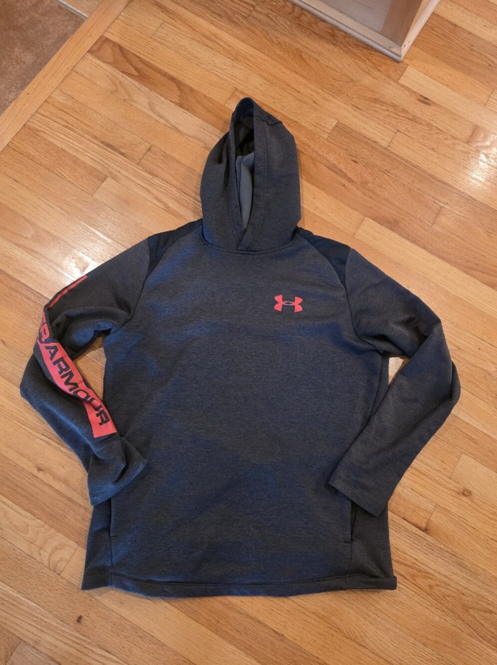Under Armour Men's Lughtweight Hooded Sweatshirt